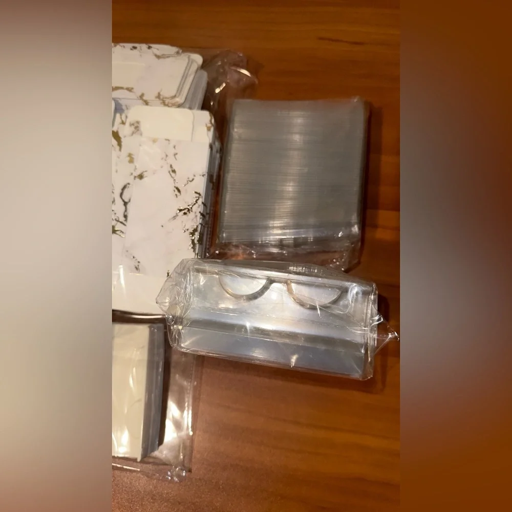 132 EYELASH BOXES AND LASH TRAYS - Picture 2 of 3